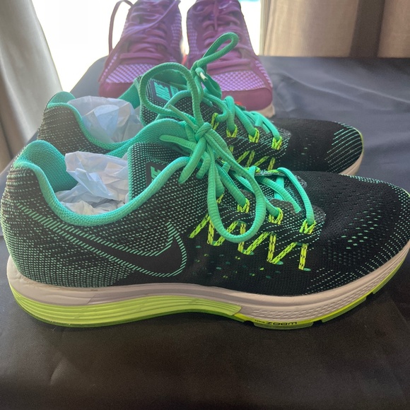 Women’s Nike running shoes - Picture 1 of 2